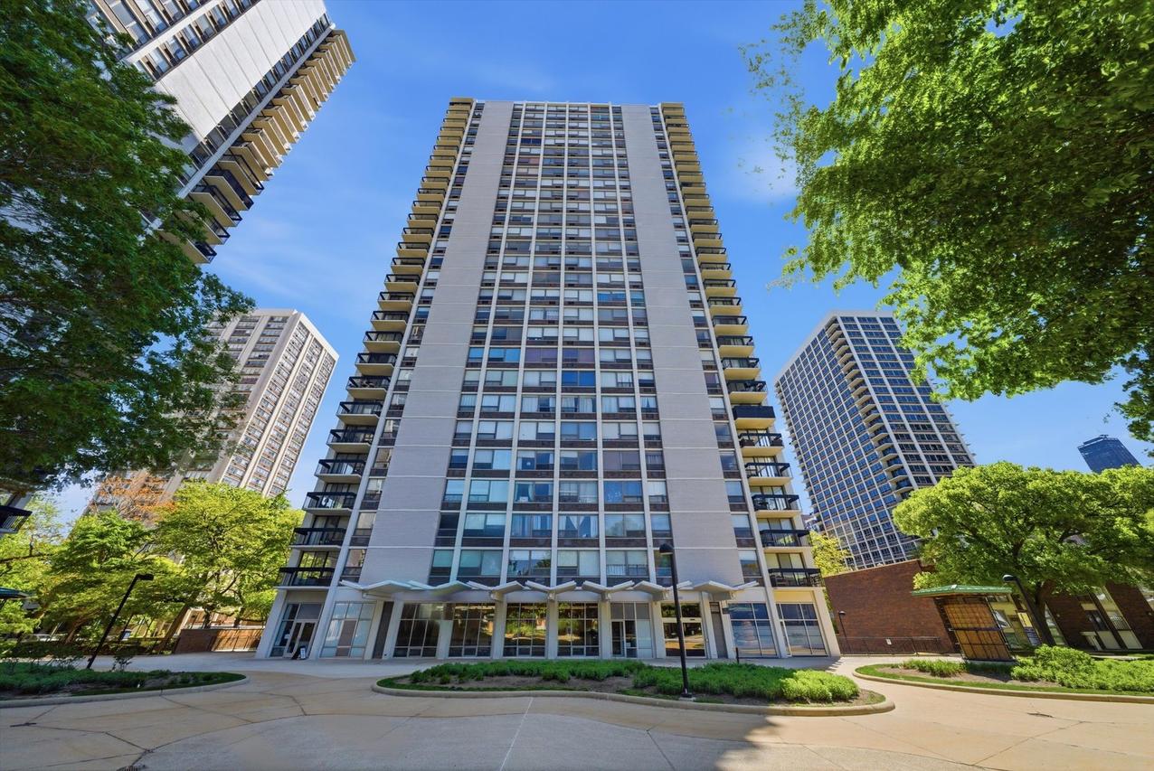 1455 N Sandburg Ter. #1107B, Chicago, IL 60610