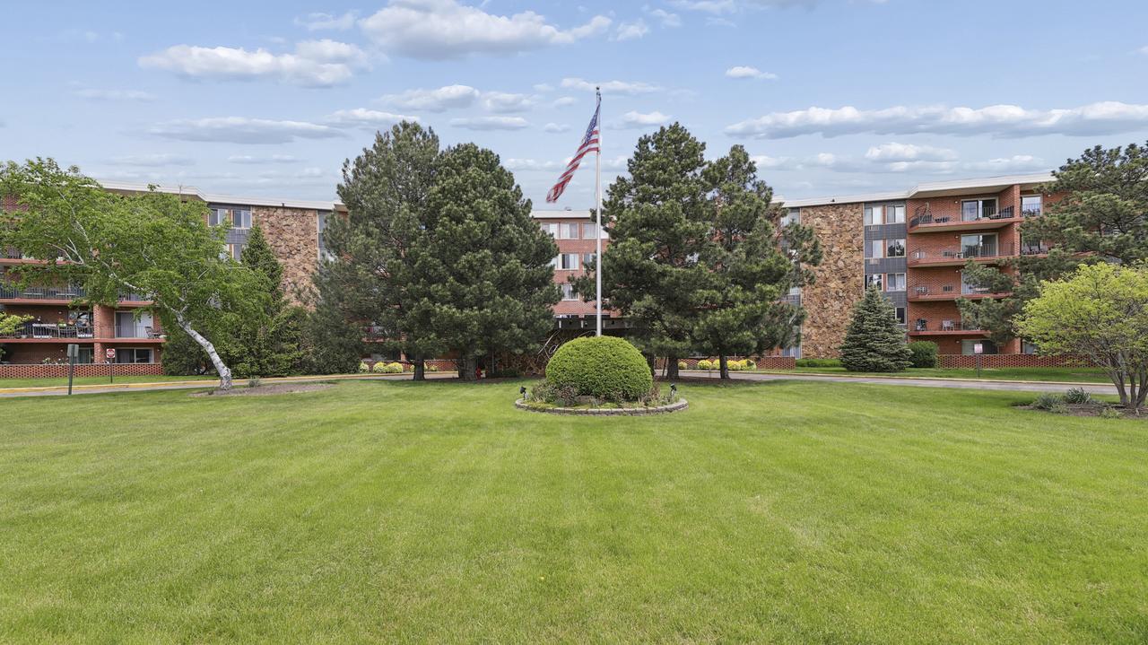 18 E Old Willow Rd. #504N, Prospect Heights, IL 60070