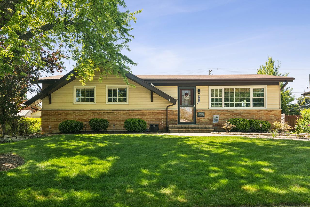 805 E Ironwood Dr., Mount Prospect, IL 60056