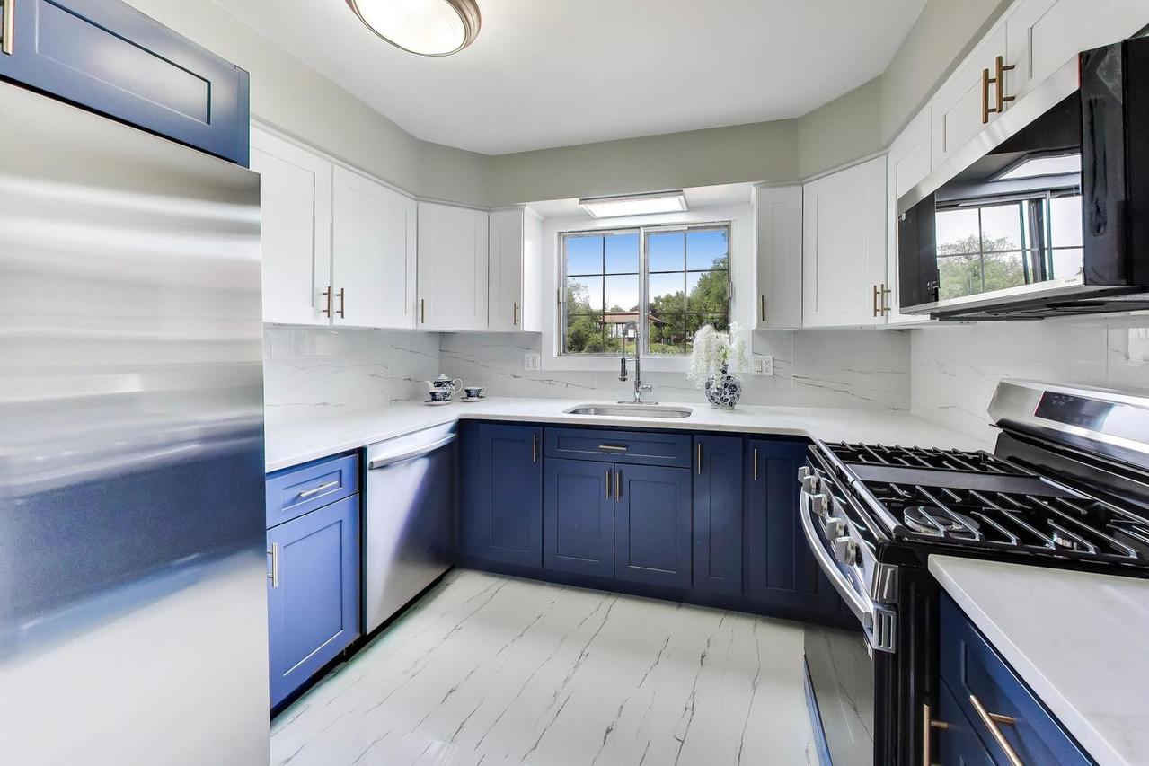 1720 Lakecliffe Dr. #A, Wheaton, IL 60189