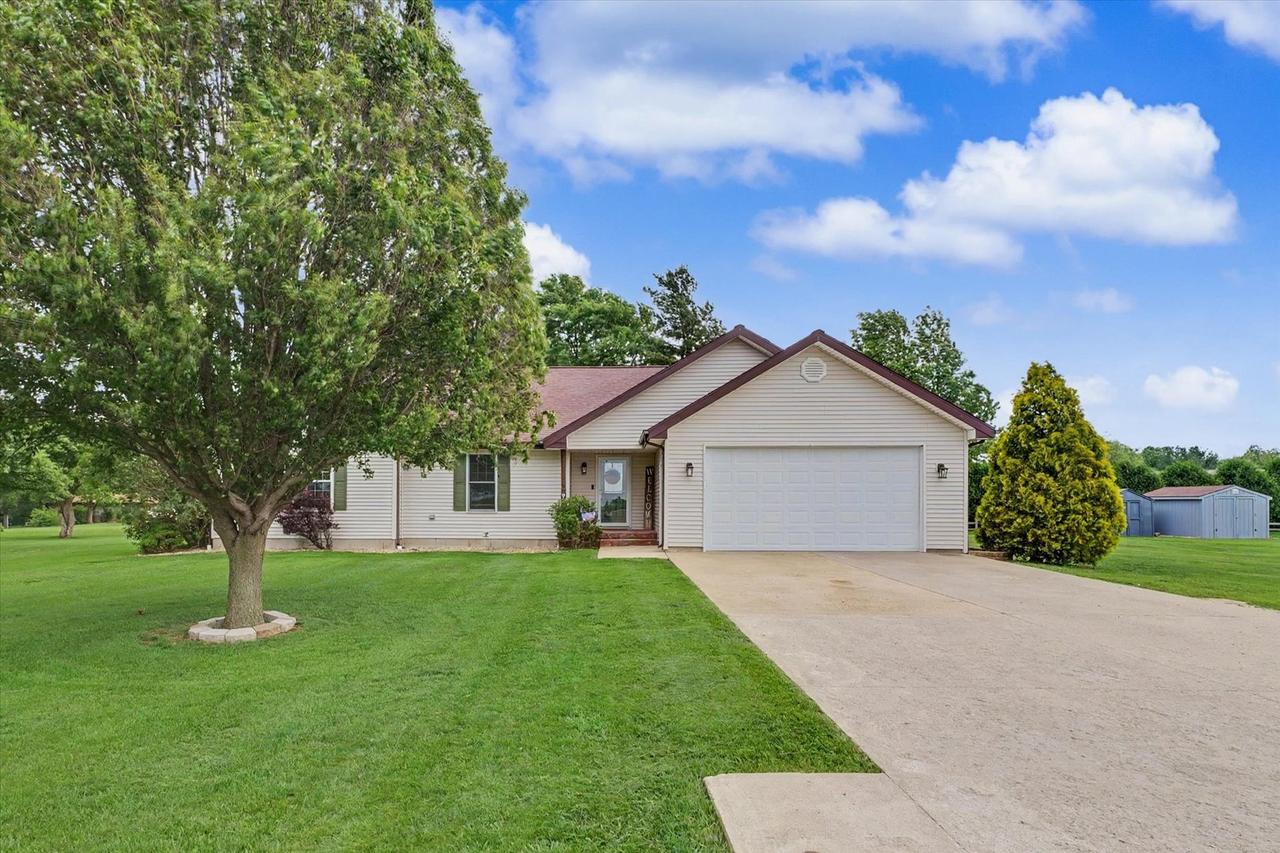 296 N 070 East Rd., Loda, IL 60948