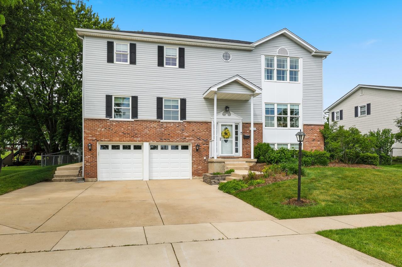 890 Norman Dr., Hoffman Estates, IL 60192