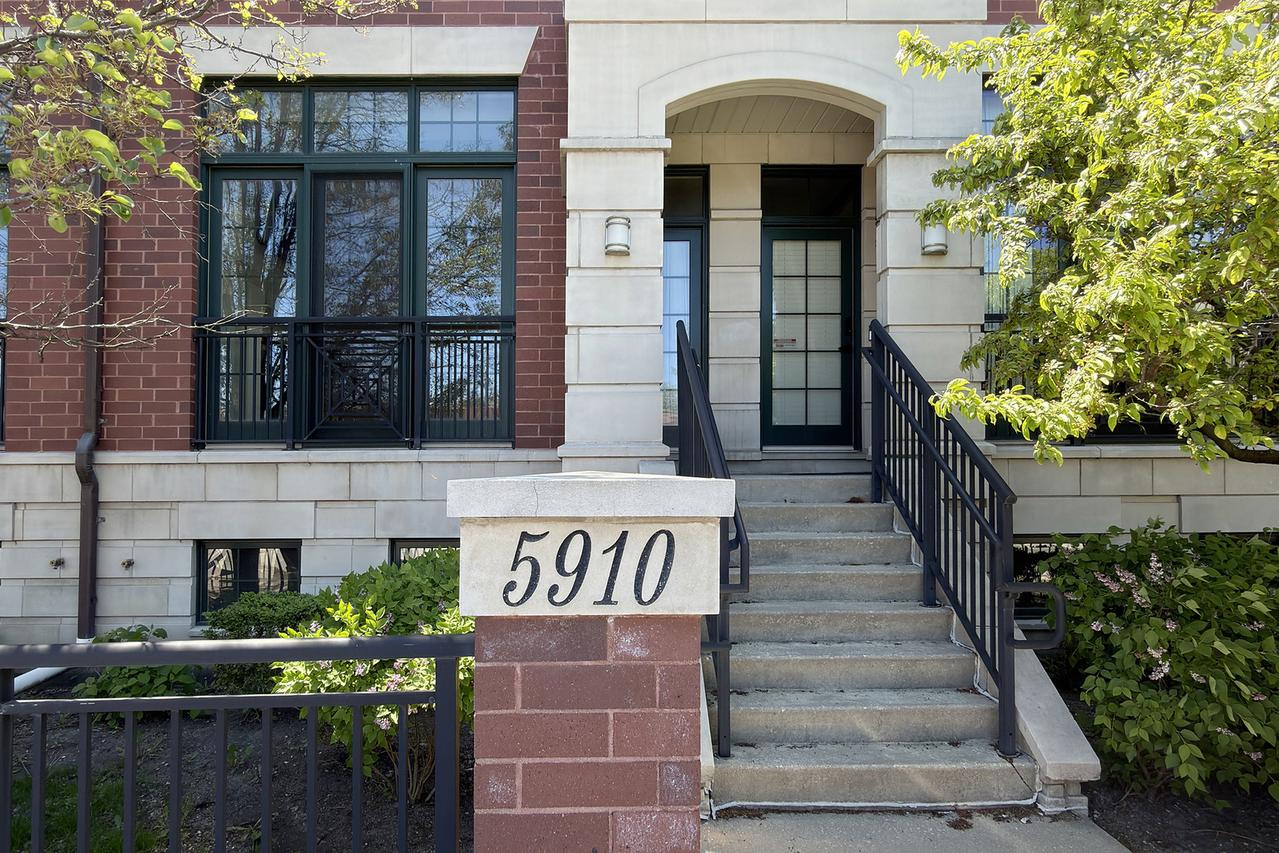 5910 N Northwest Hwy., Chicago, IL 60631