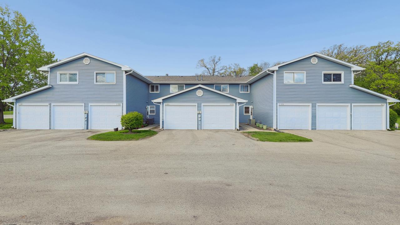 34306 N Birch Ln. #16C, Gurnee, IL 60031