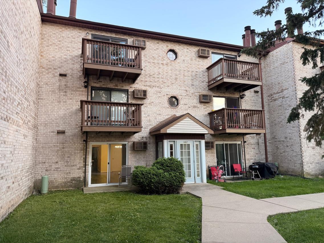 462 E Osage Ln. #1A, Palatine, IL 60074