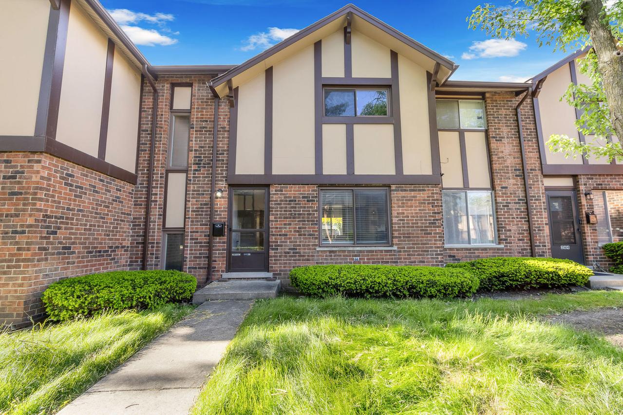18w266 Knollwood Ln., Villa Park, IL 60181