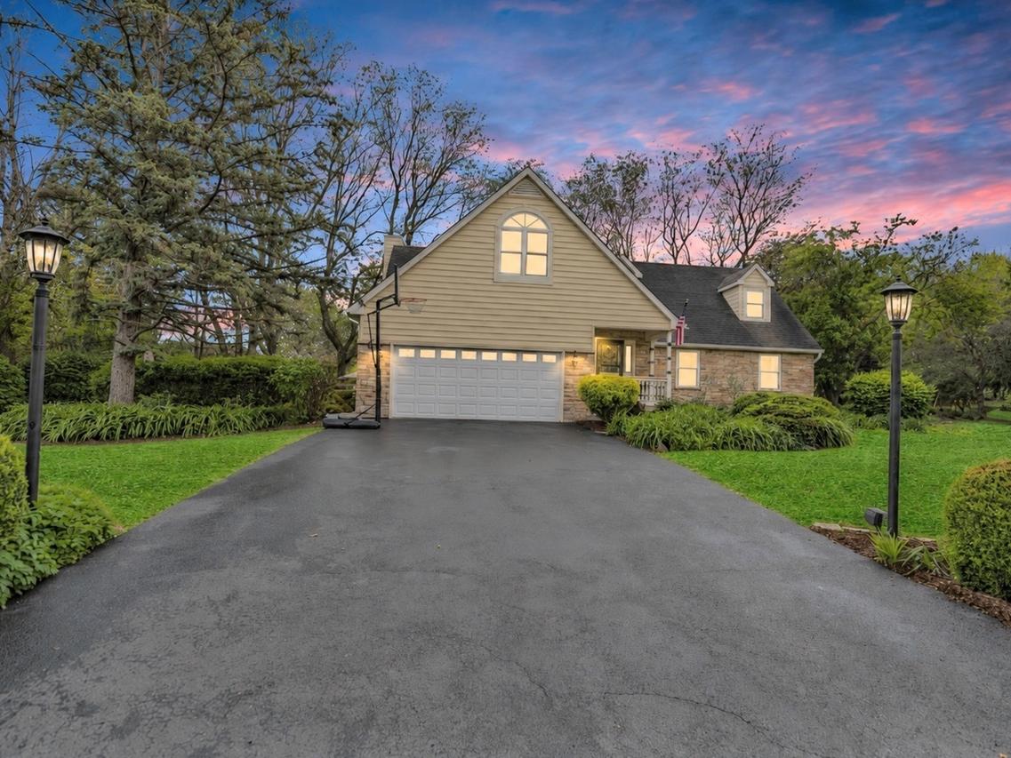 38W643 Bittersweet Ln., Elgin, IL 60124