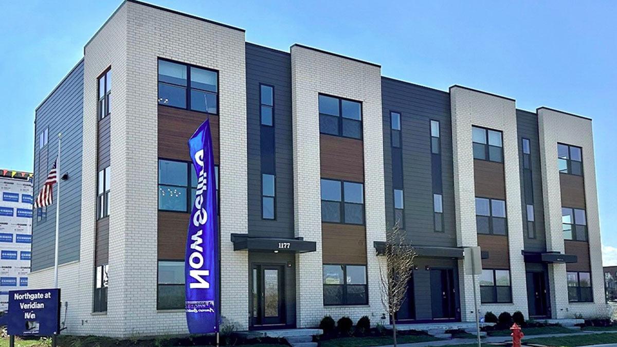 2226 Waters Edge Dr., Schaumburg, IL 60173