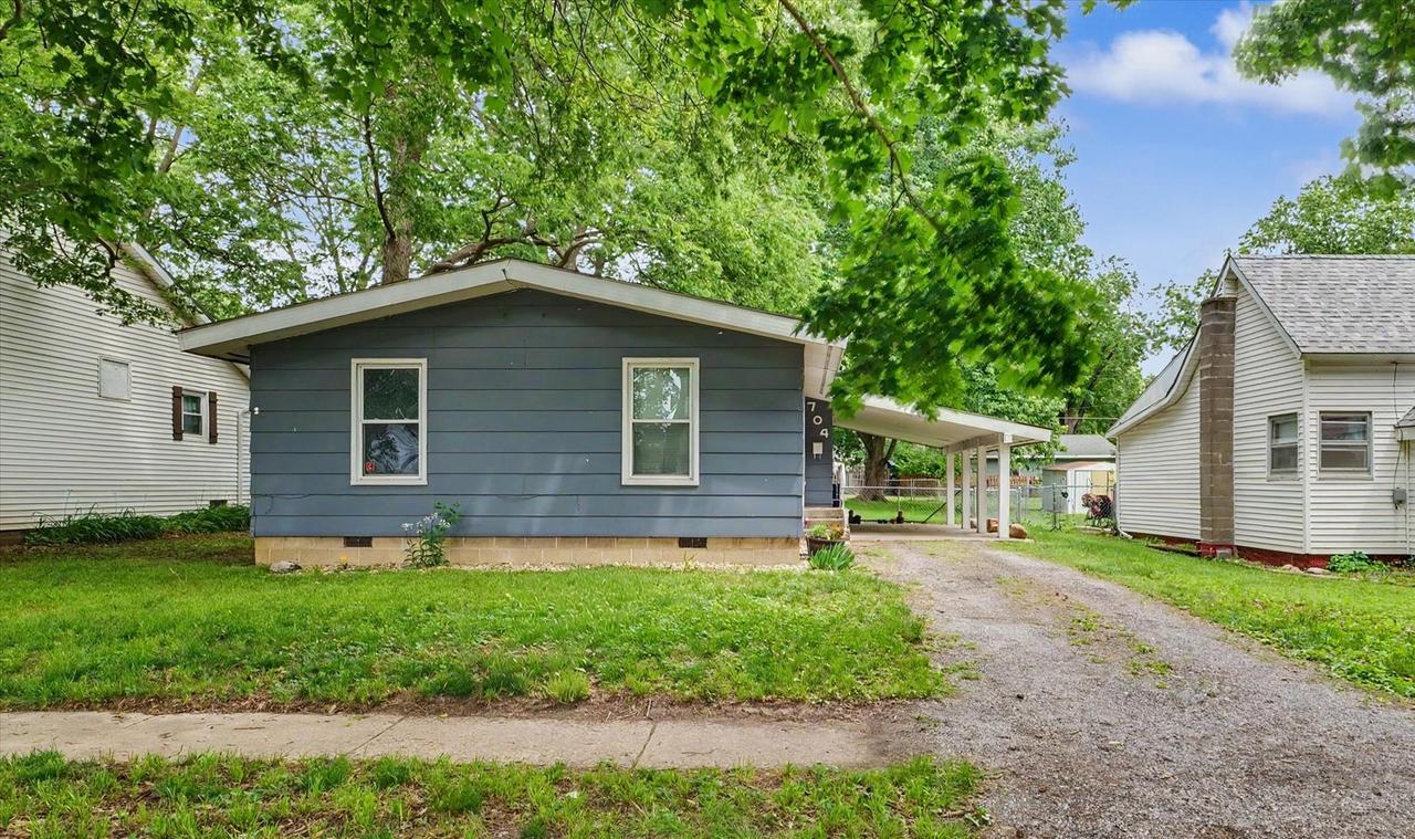 704 E Lincoln St., Monticello, IL 61856