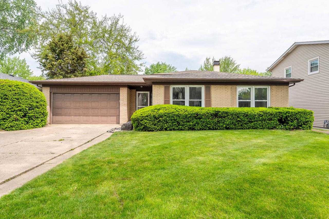1722 W Pheasant Tr., Mount Prospect, IL 60056