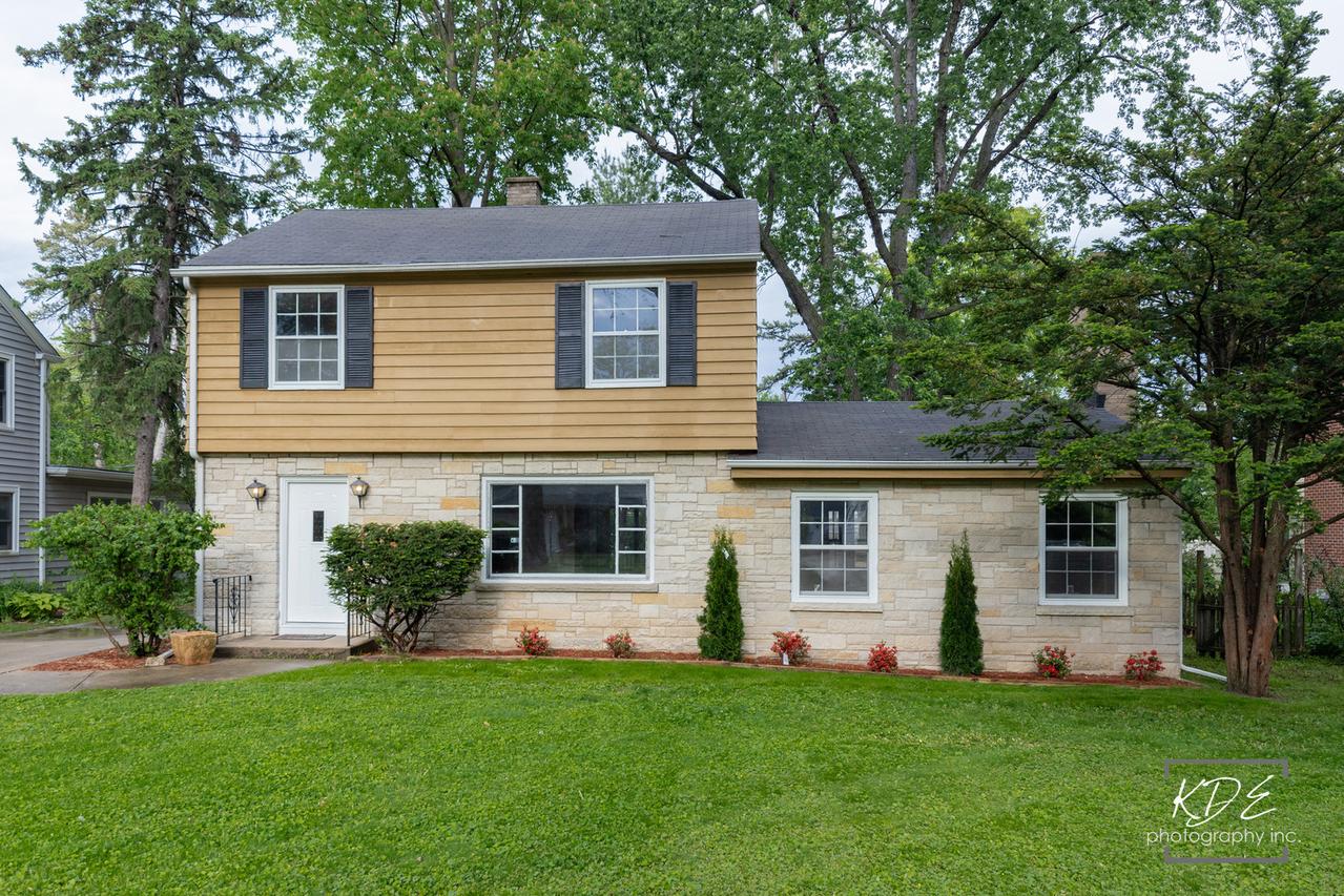 210 S Gladstone Ave., Aurora, IL 60506