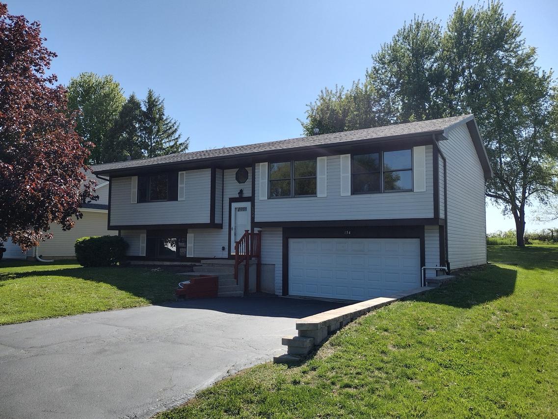 154 Columbia St., Poplar Grove, IL 61065