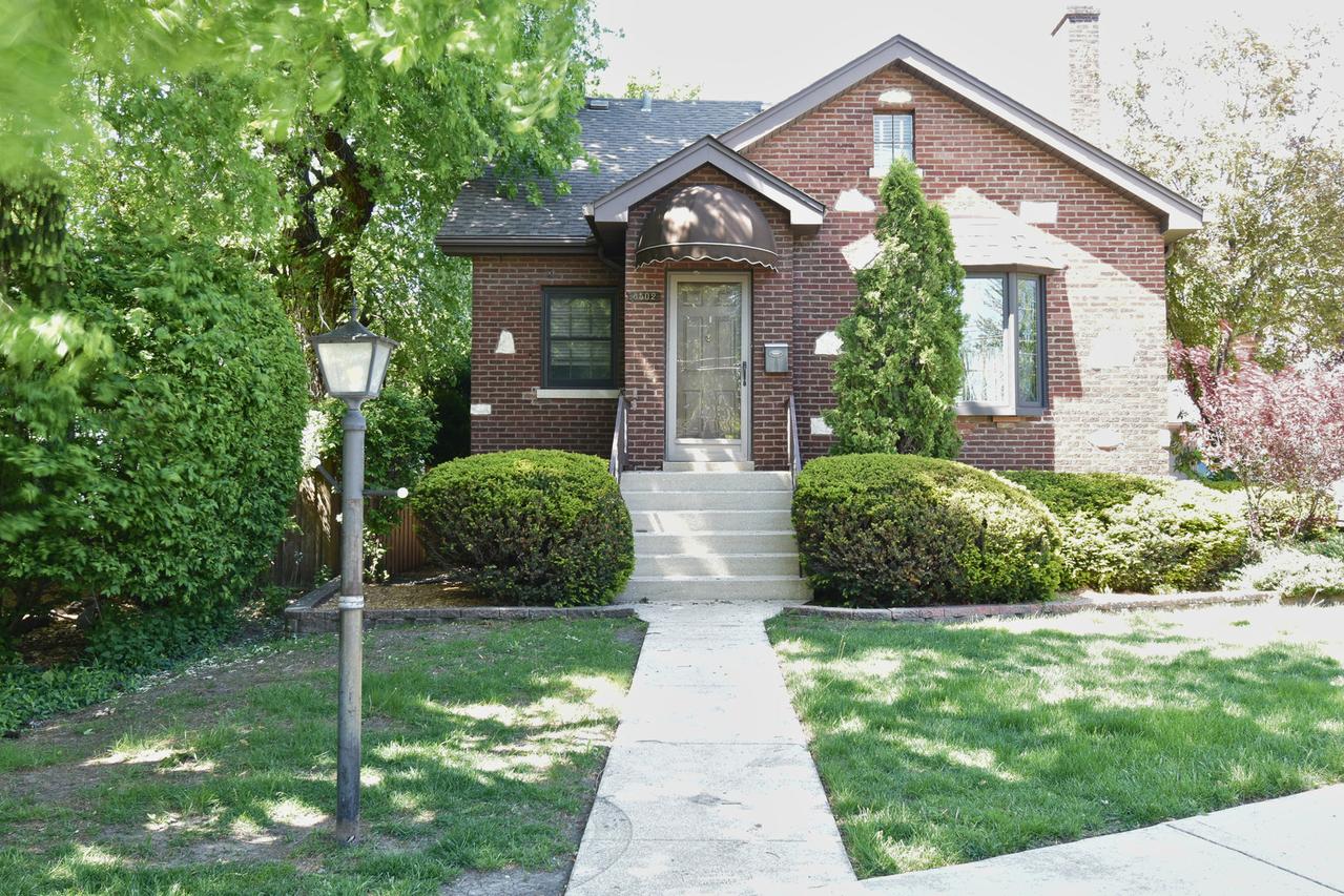 8502 Parkview Ave., Brookfield, IL 60513