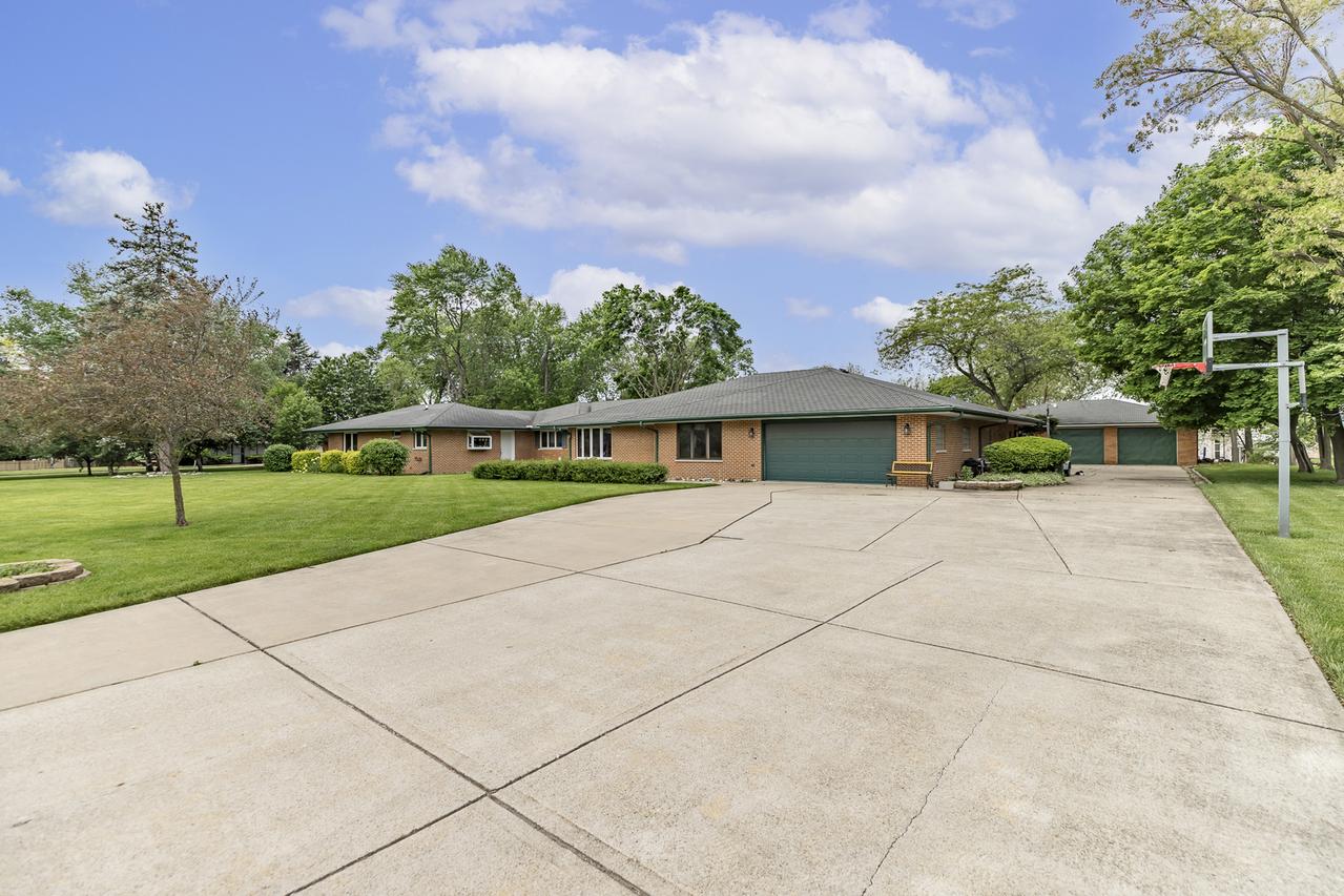 20560 Bensley Ave., Lynwood, IL 60411