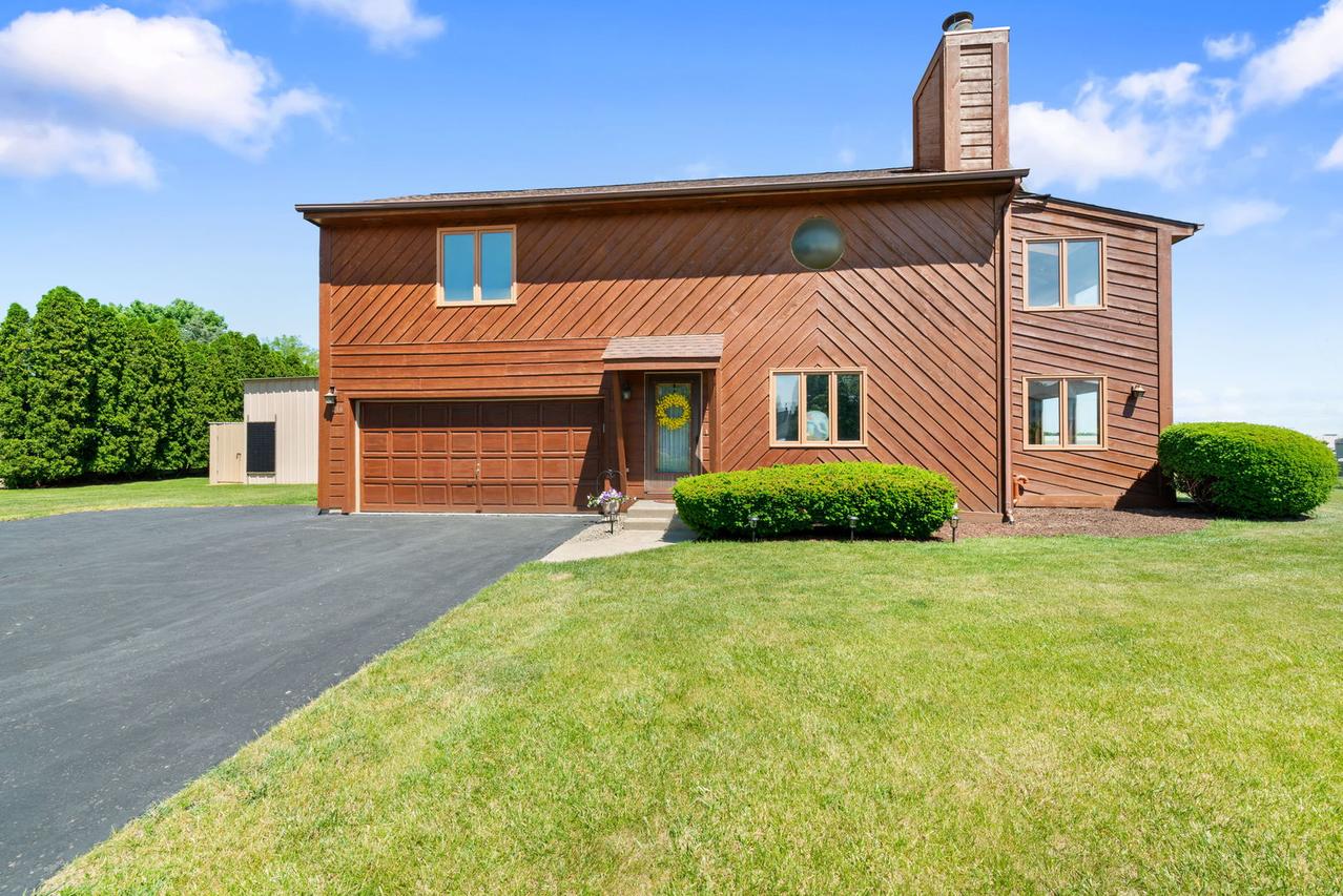 216 Sunshine Dr., Bolingbrook, IL 60490