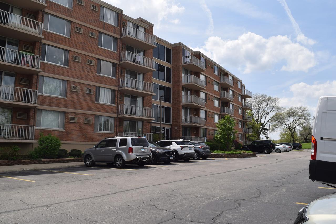 2200 S Stewart Ave. #4B, Lombard, IL 60148
