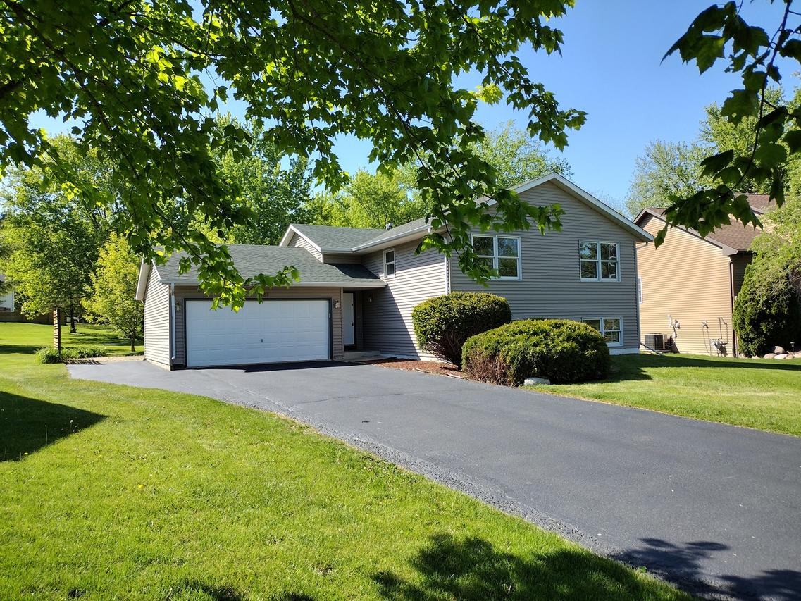 1127 Candlewick Dr., Poplar Grove, IL 61065