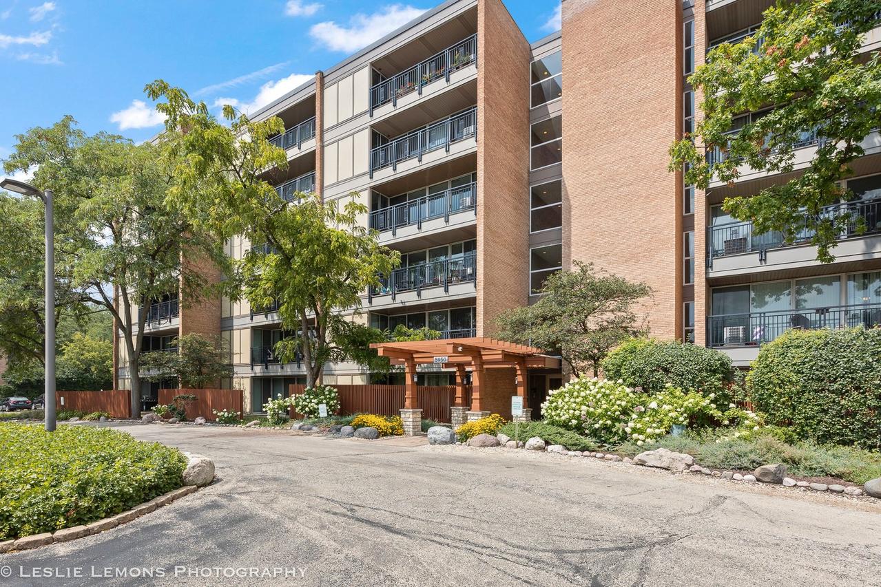 5950 Oakwood Dr. #6F, Lisle, IL 60532