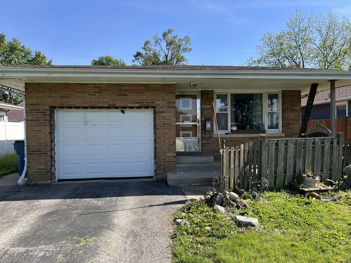 555 Elsie Ave., Crest Hill, IL 60403