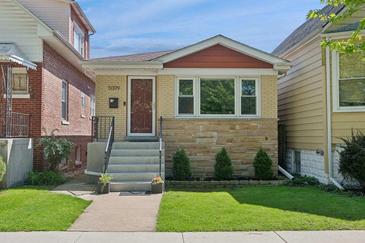 5009 W Ainslie St., Chicago, IL 60630