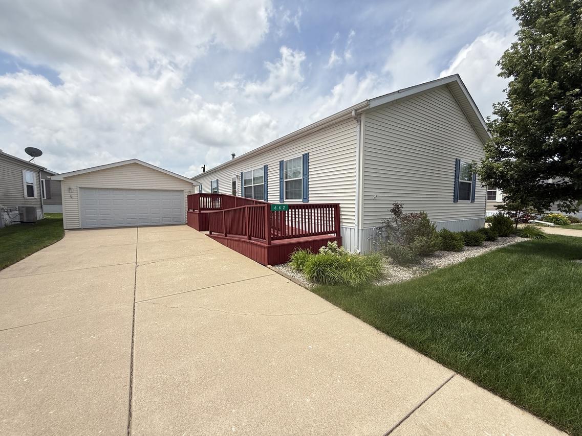 662 Alder, Manteno, IL 60950