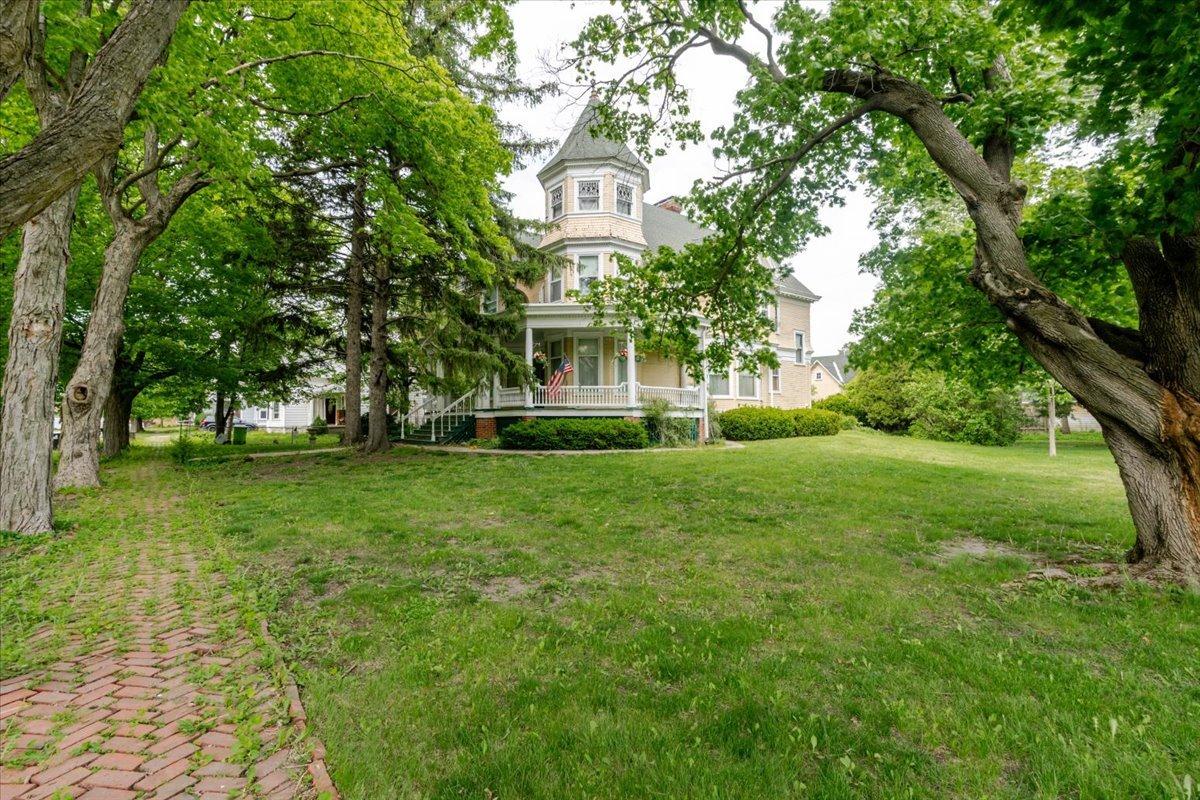 425 Mason St., Chenoa, IL 61726