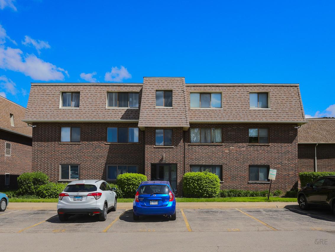 1412 Carol Ct. #1B, Palatine, IL 60074