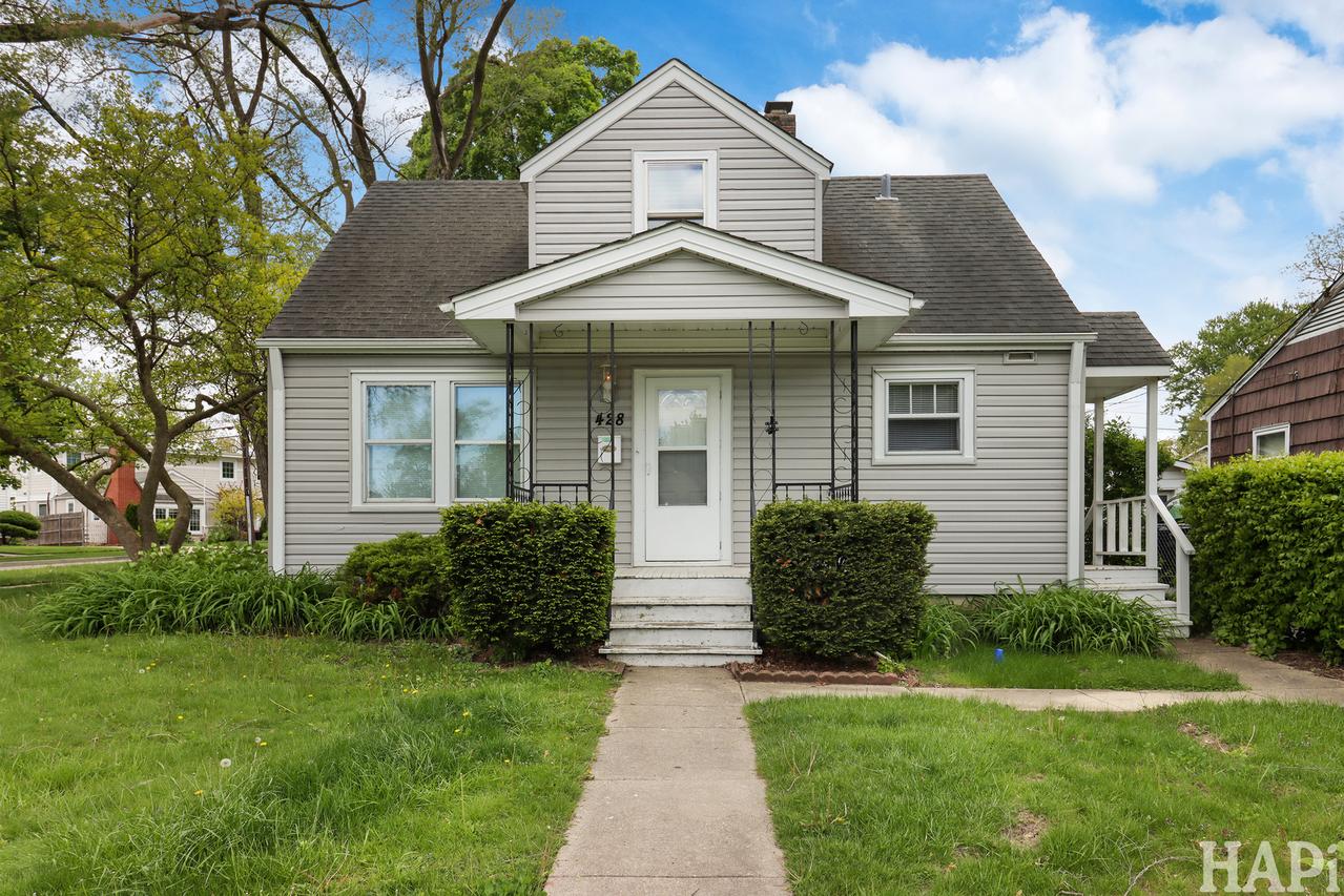 428 S Lake Ter., Mundelein, IL 60060