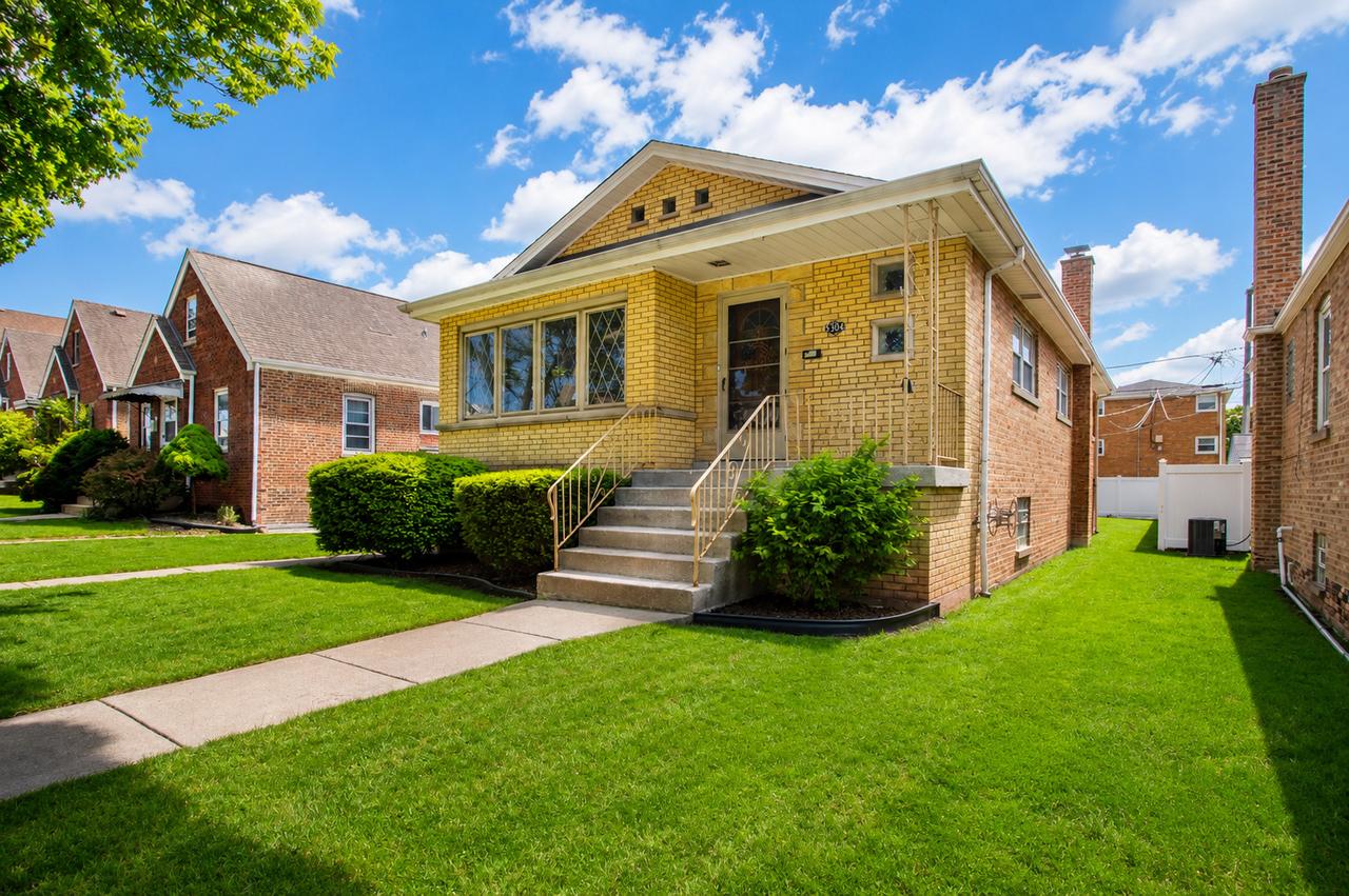 5304 S Mulligan Ave., Chicago, IL 60638