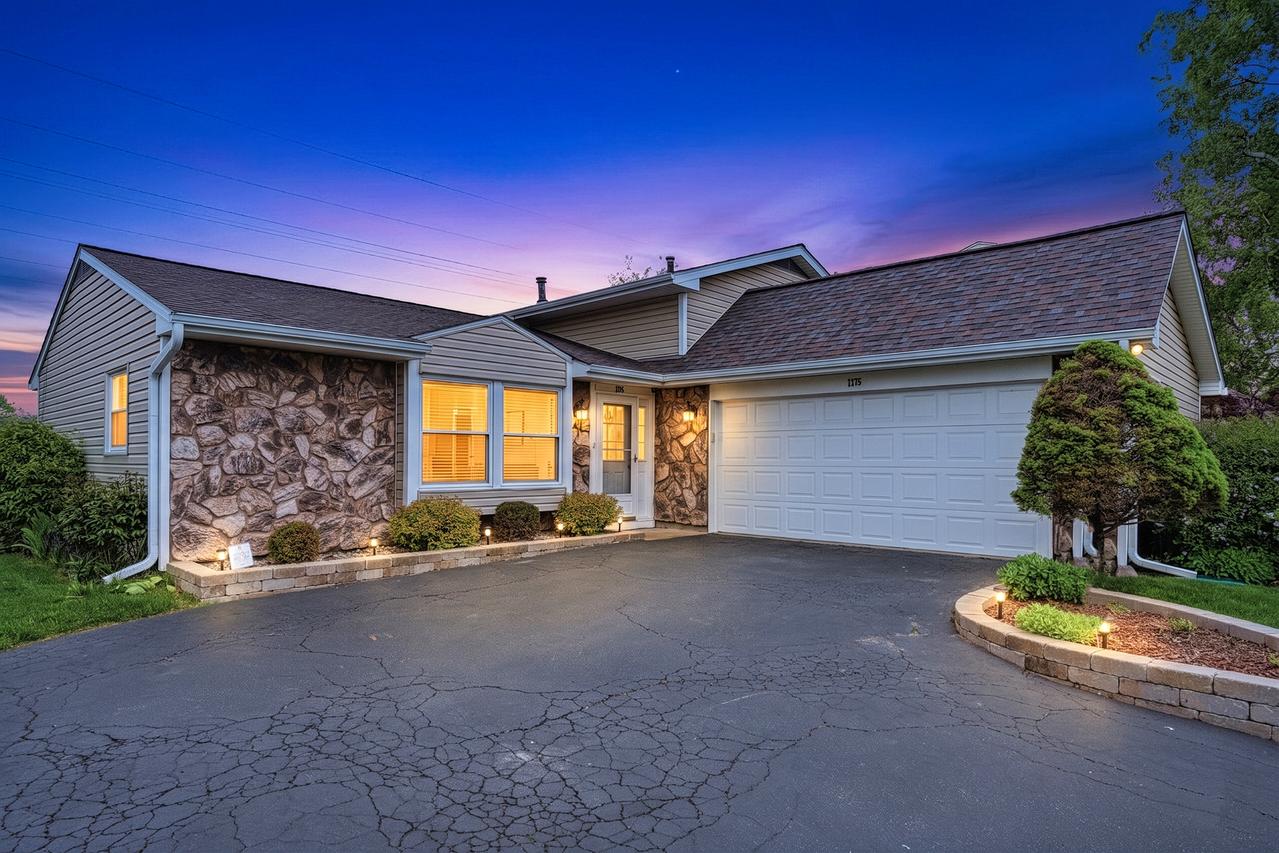 1375 Borden Dr., Elgin, IL 60120