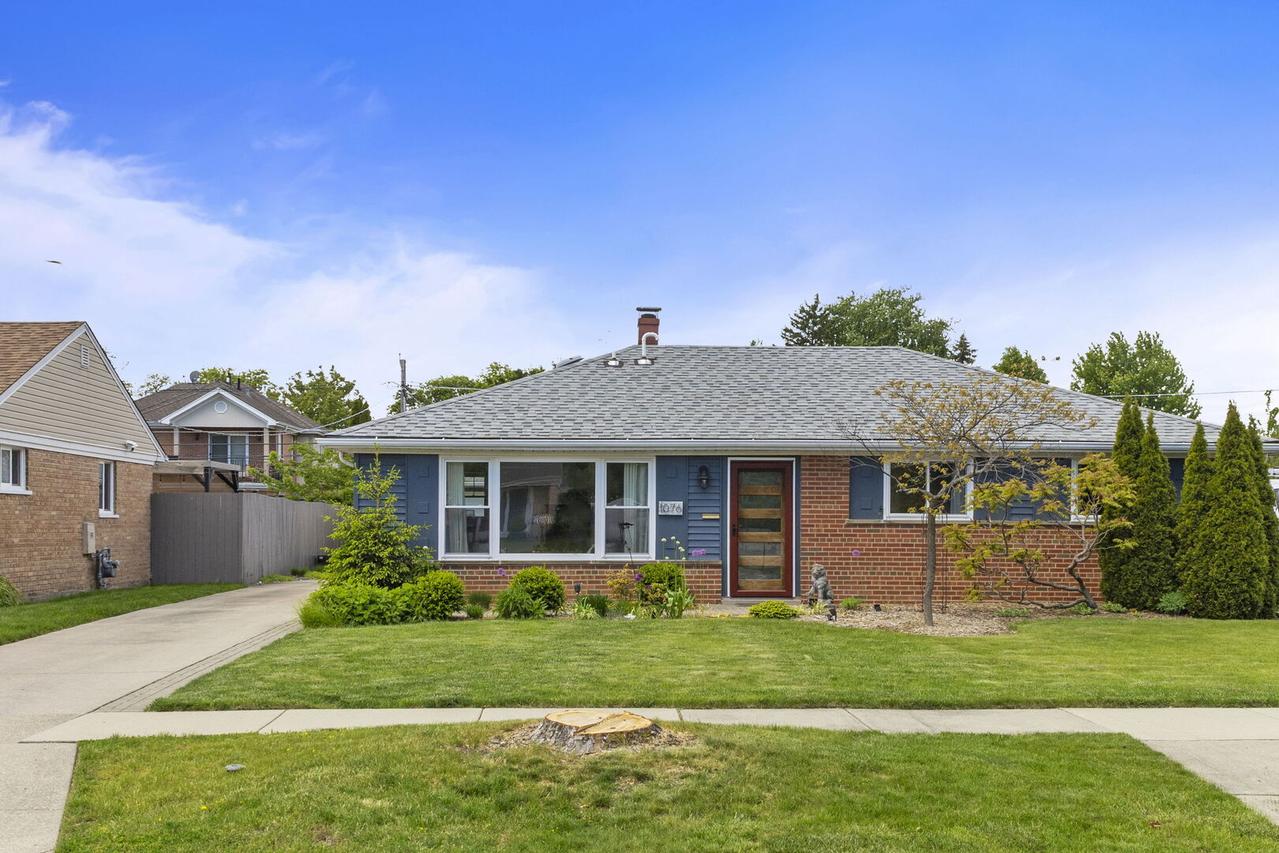 1076 S 3rd Ave., Des Plaines, IL 60016
