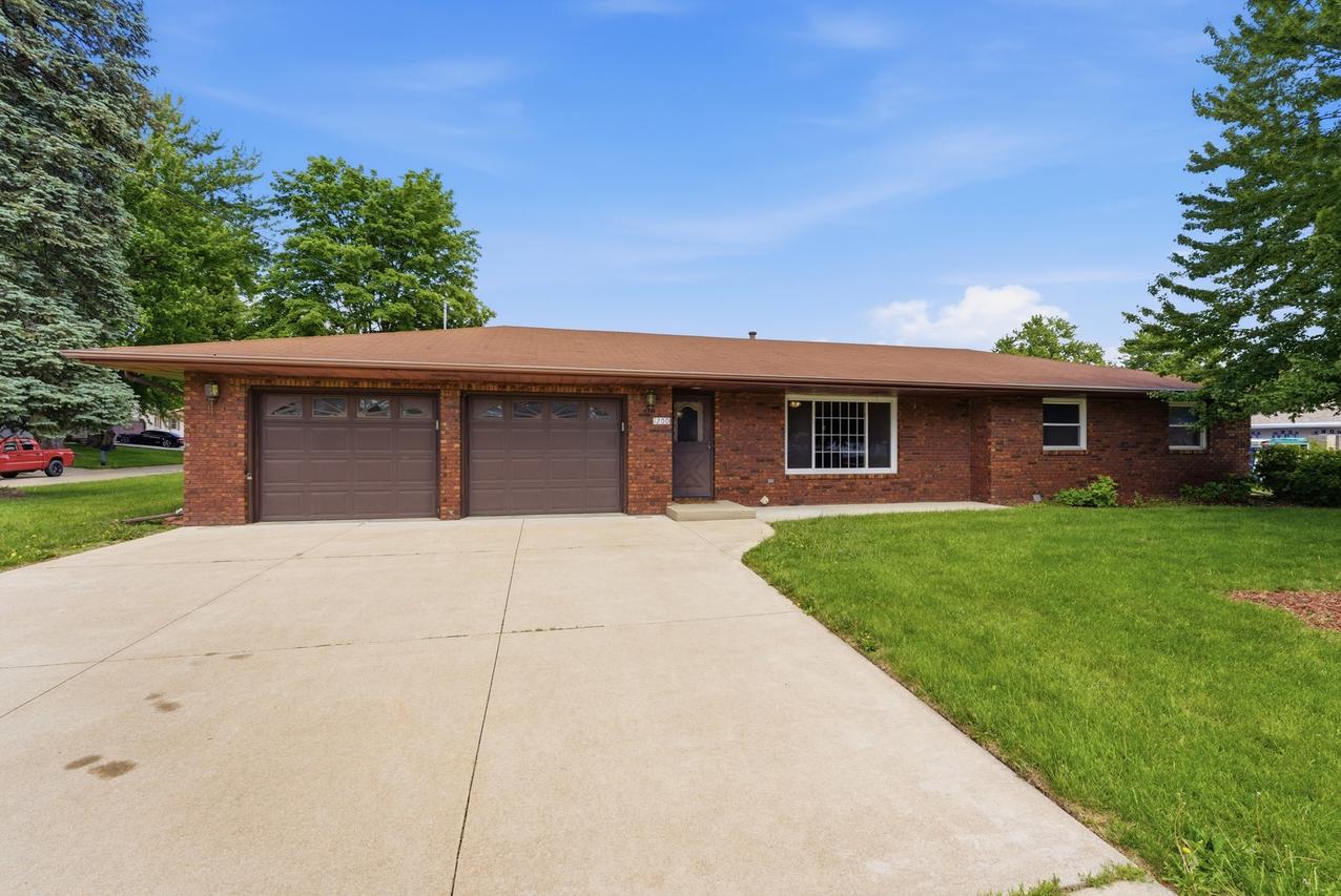 1200 6th St., Hampton, IL 61256