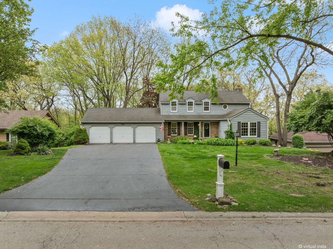 635 Oakview Dr., Algonquin, IL 60102