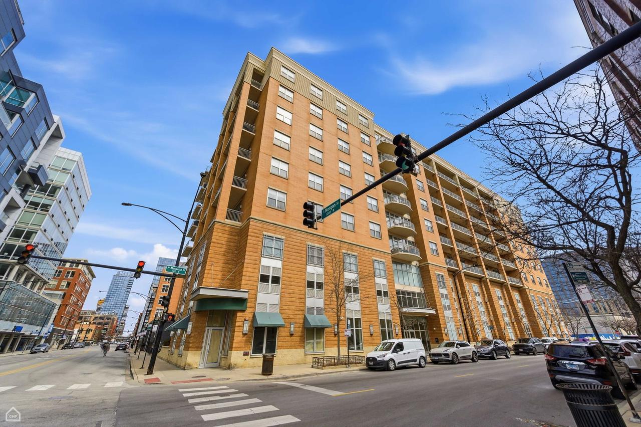 950 W Monroe St. #804, Chicago, IL 60607