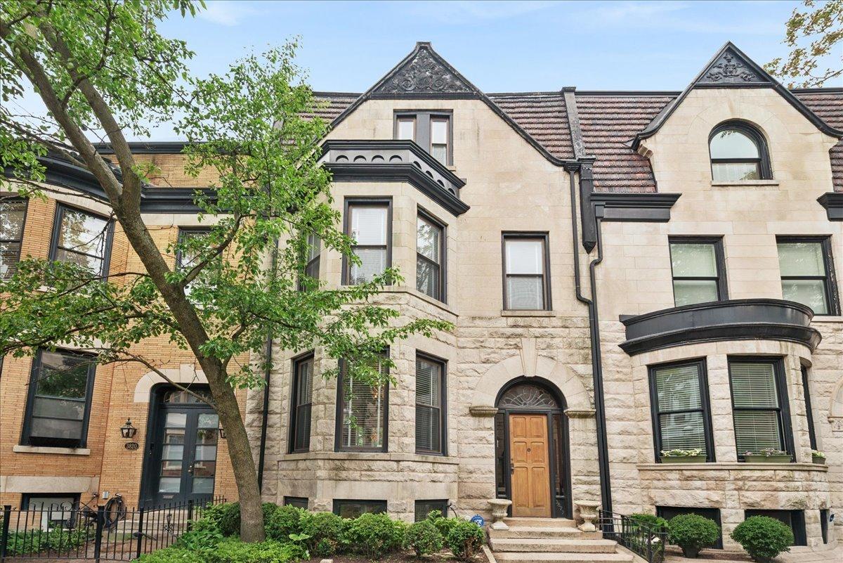 3822 N Alta Vista Ter., Chicago, IL 60613