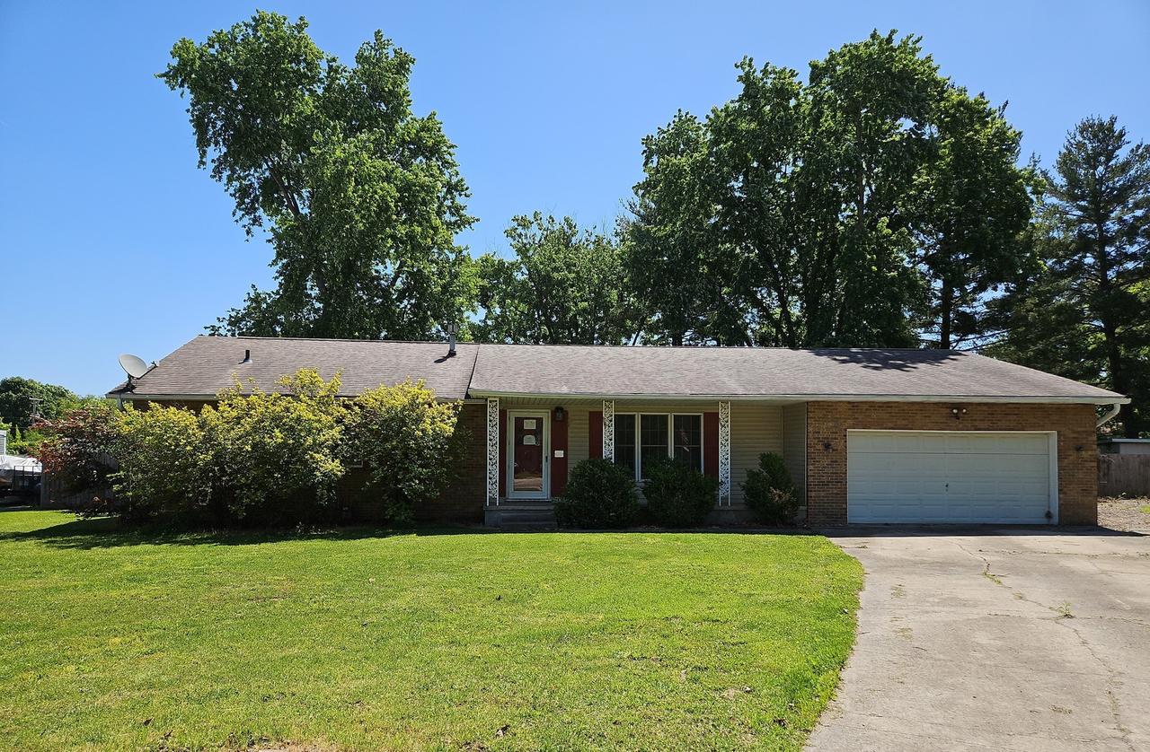 142 Fielder Dr., Salem, IL 62881