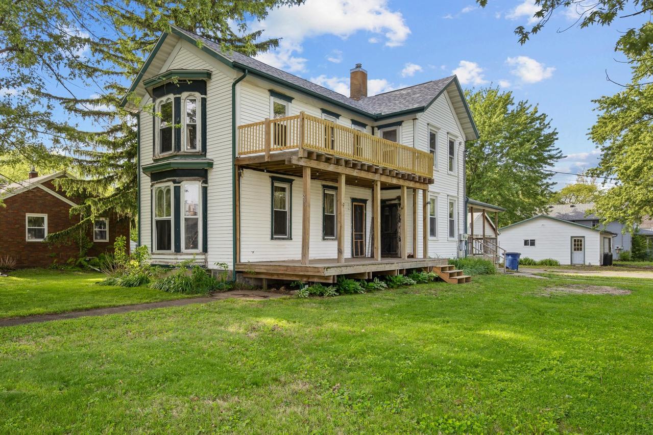 200 W Locust St., Cambridge, IL 61238