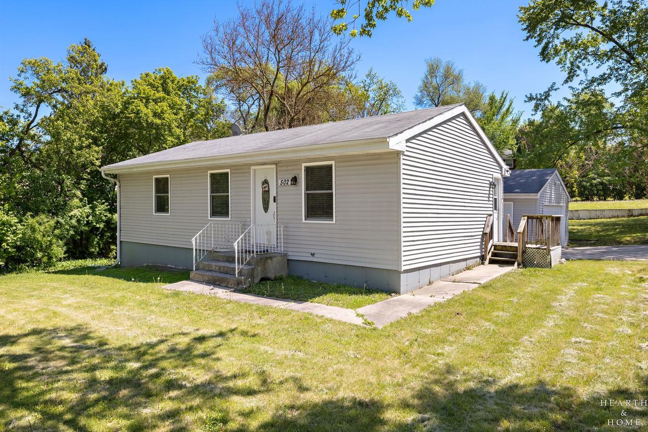 502 E Oak St., Lake In The Hills, IL 60156