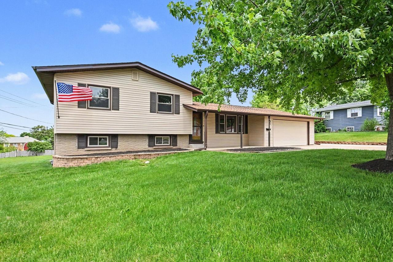 2 Briarcliff Rd., Montgomery, IL 60538