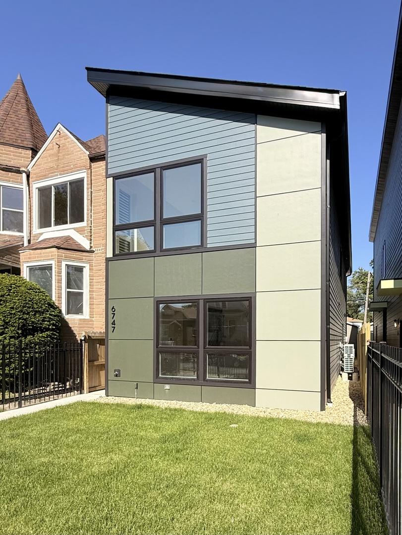 6747 S Langley Ave., Chicago, IL 60637