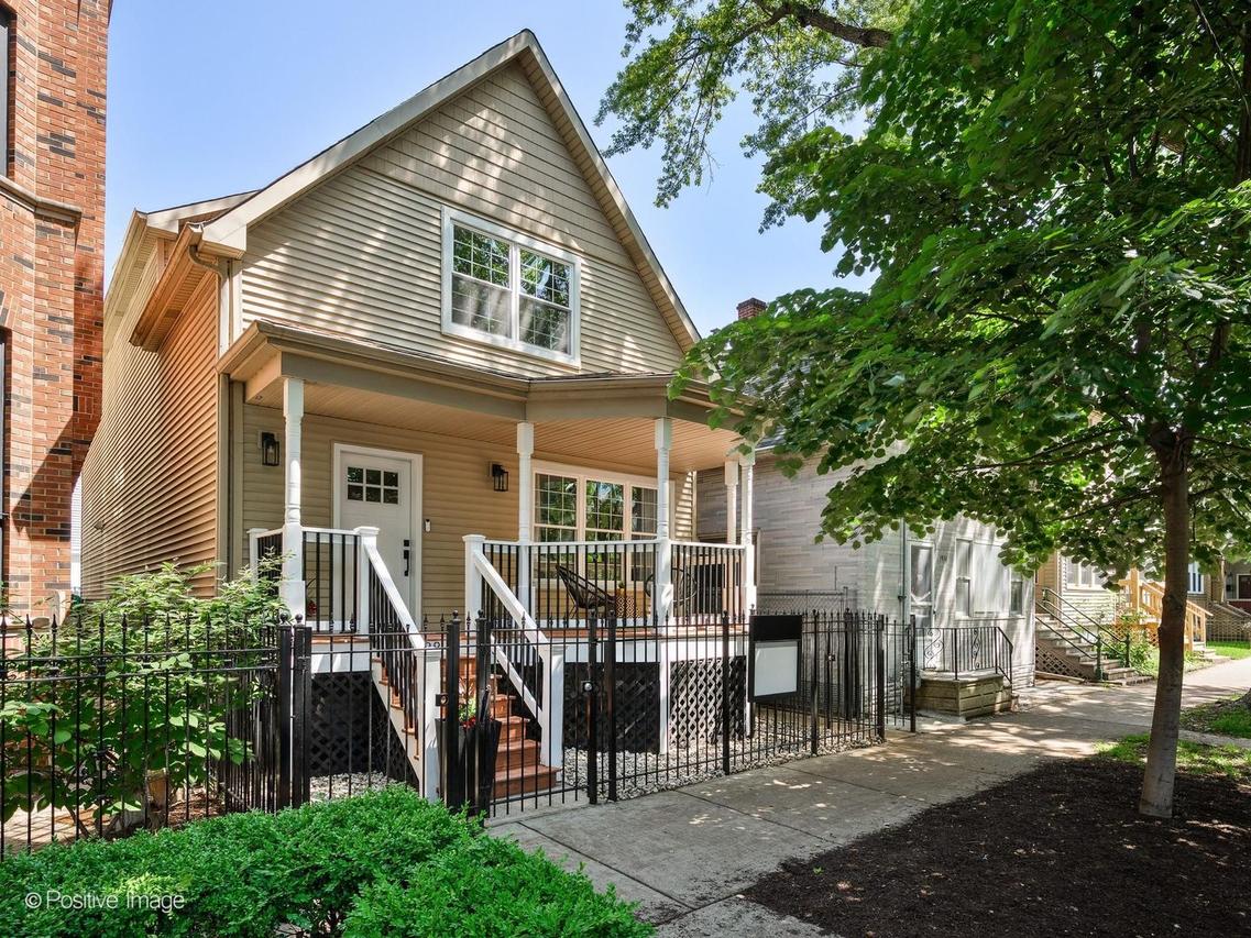 1938 W School St., Chicago, IL 60657
