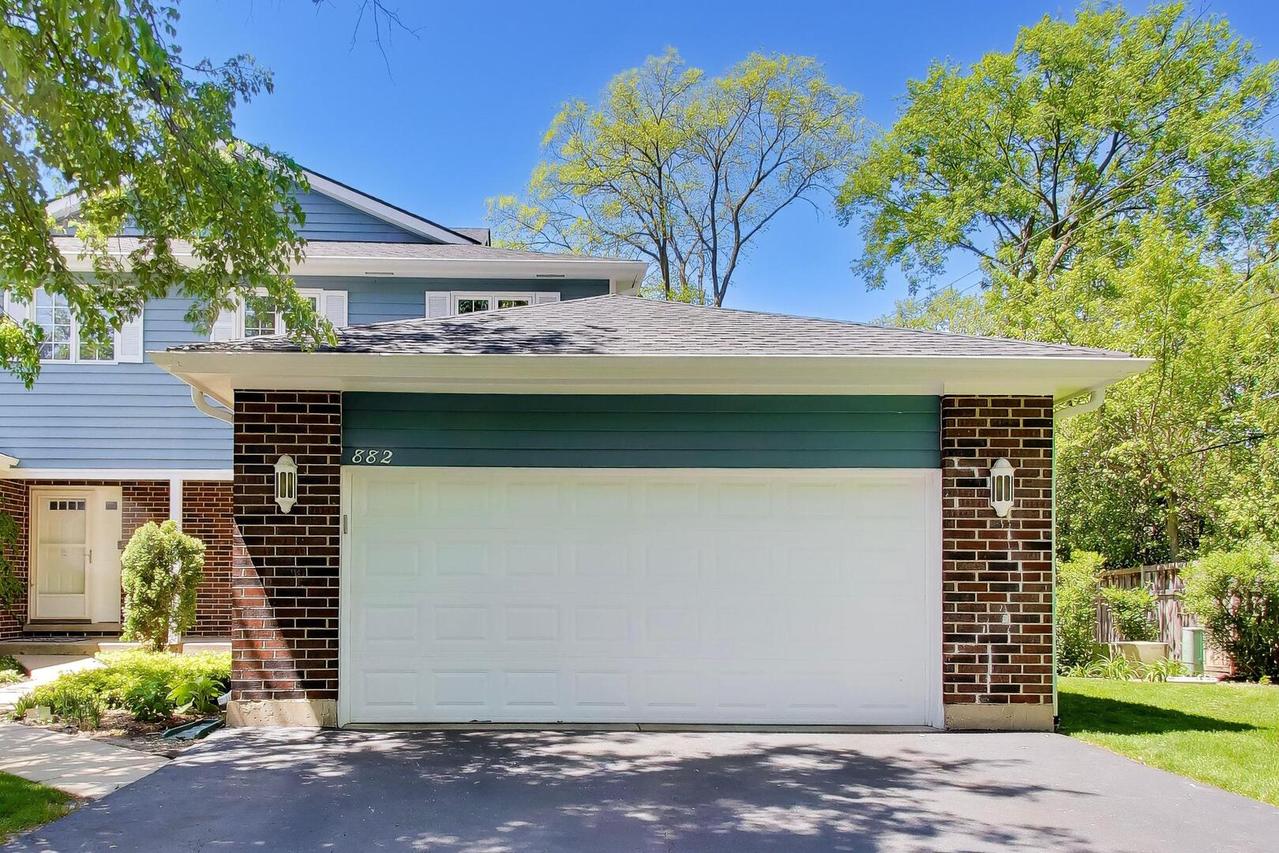 882 Poplar Ln., Deerfield, IL 60015