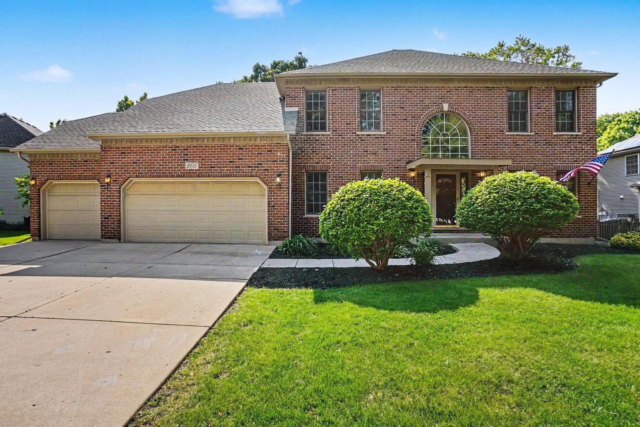 205 Willowwood Dr., Oswego, IL 60543