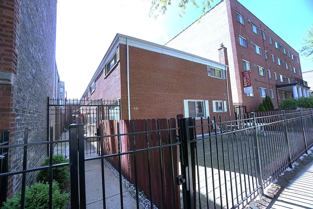 6122 N Winthrop Ave. #B, Chicago, IL 60660