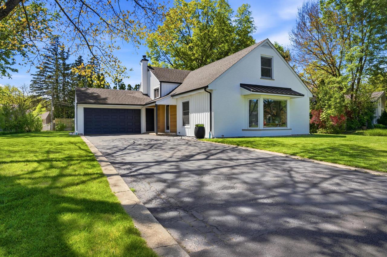 1917 E Cholo Ln., Mount Prospect, IL 60056
