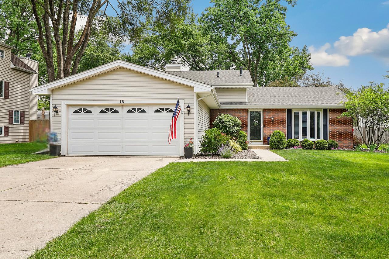 16 S Birchwood Dr., Naperville, IL 60540