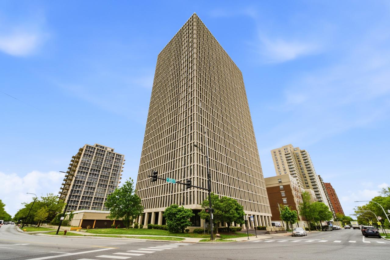 6700 S South Shore Dr. #22G, Chicago, IL 60649