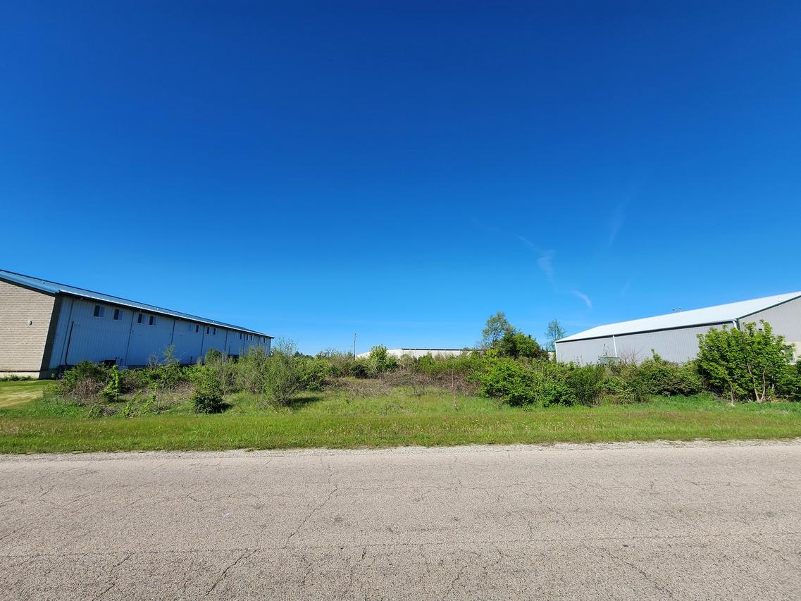 11207 Commercial St., Richmond, IL 60071