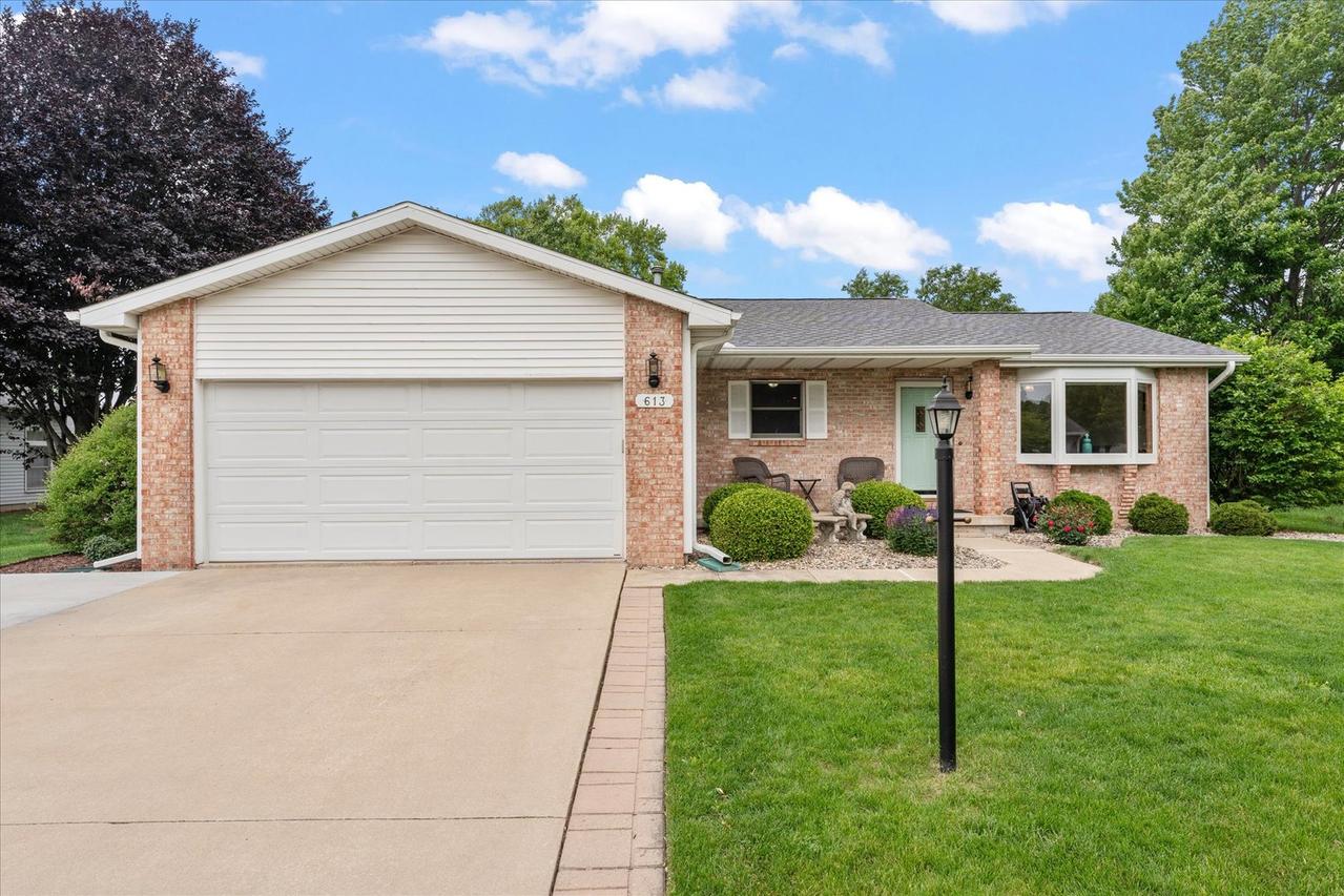 613 Crestwood Dr., Champaign, IL 61822