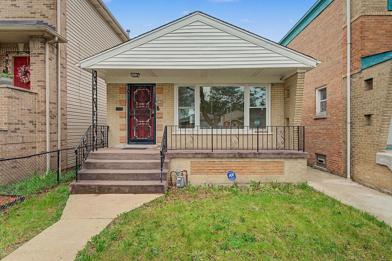 9256 S Calumet Ave., Chicago, IL 60619